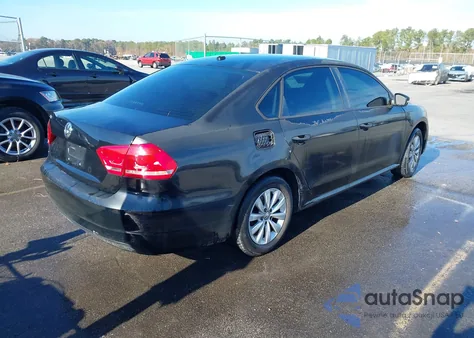 2013 Volkswagen Passat 2.5L S z USA, uszkodzony, nr VIN 1VWAP7A3XDC072004
